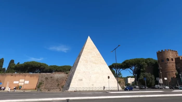 piramide cestio roma
