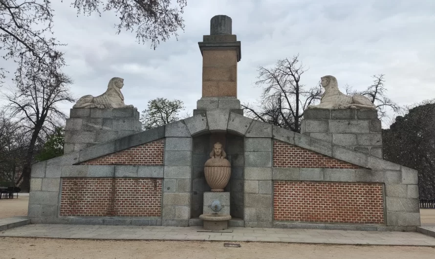 Fuente Egipcia y Osiris desaparecido en El Retiro, Madrid