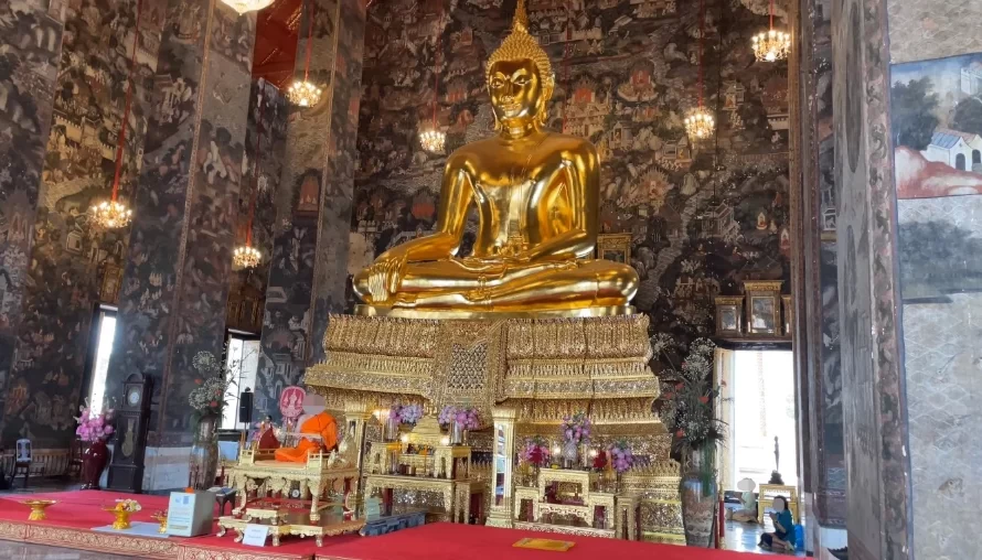 Wat Suthat y el Gran Columpio de Bangkok, en Tailandia