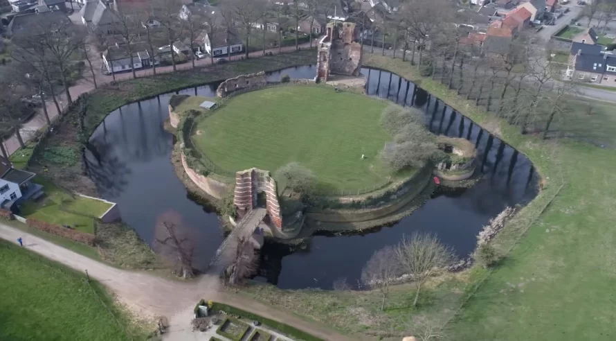 Ruinas del castillo de Batenburg en Güeldres, Países Bajos
