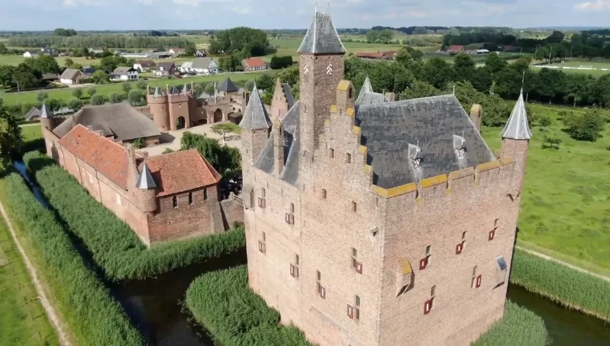 Castillo de Doornenburg en Güeldres, Países Bajos