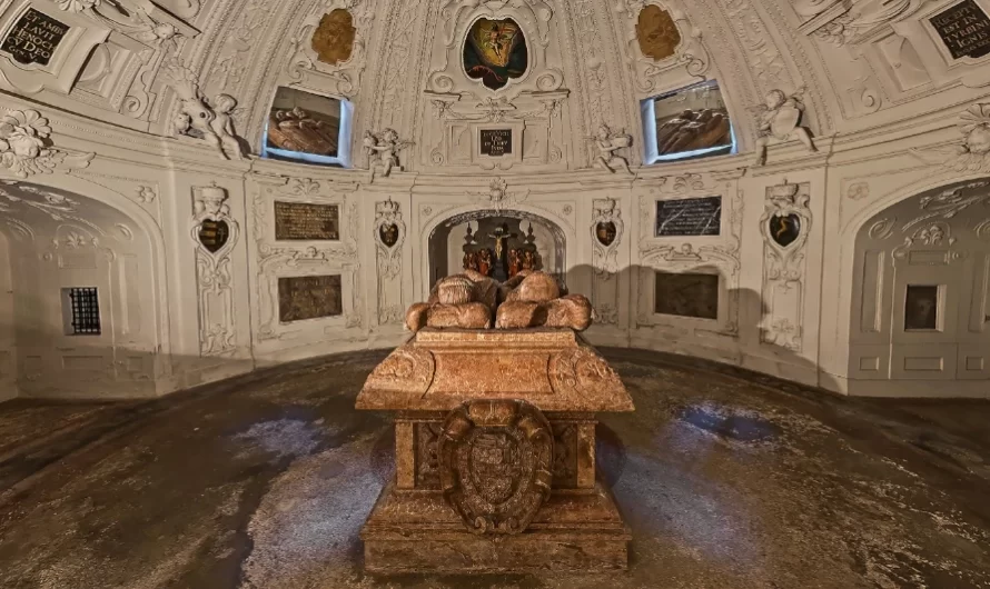 Cripta en el mausoleo del emperador Fernando II en Graz, Austria