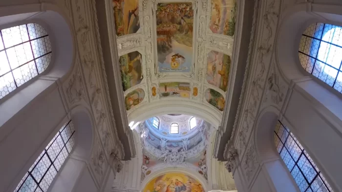 mausoleo graz frescos