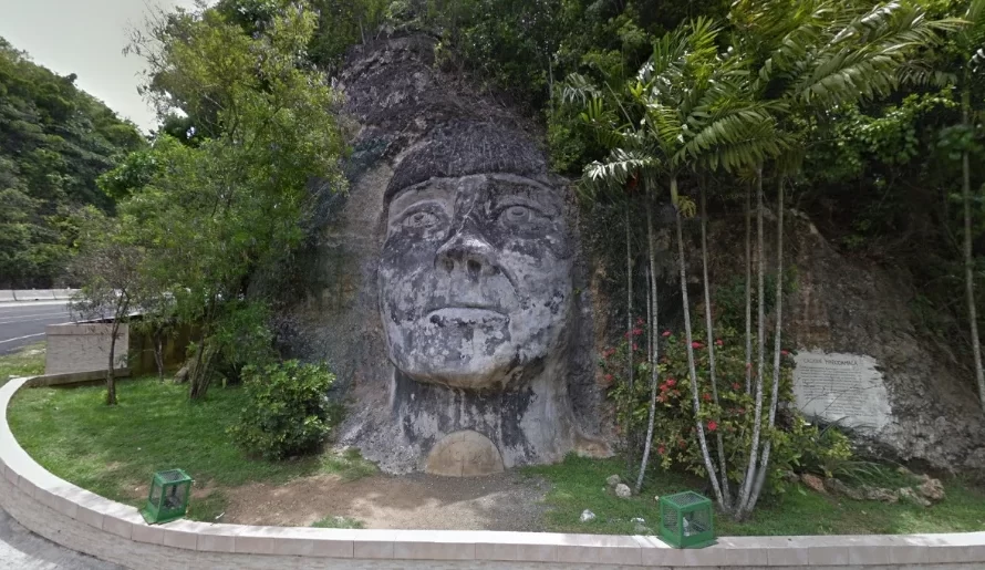 La Cara del Indio, escultura al cacique Mabodamaca en Puerto Rico