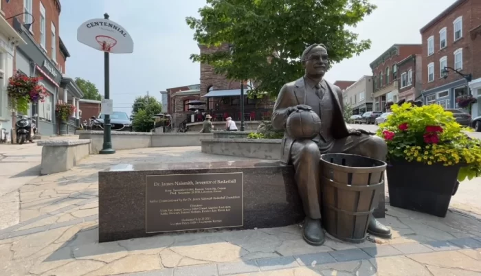 estatua James Naismith