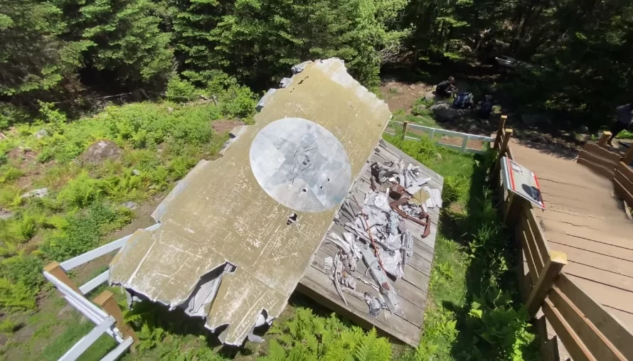 Restos del avión Liberator Harry en la Montaña Negra de Quebec, Canadá