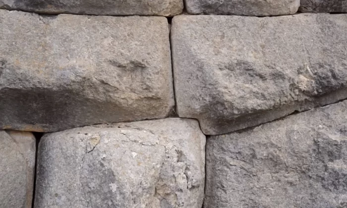 bloques piedra encajados